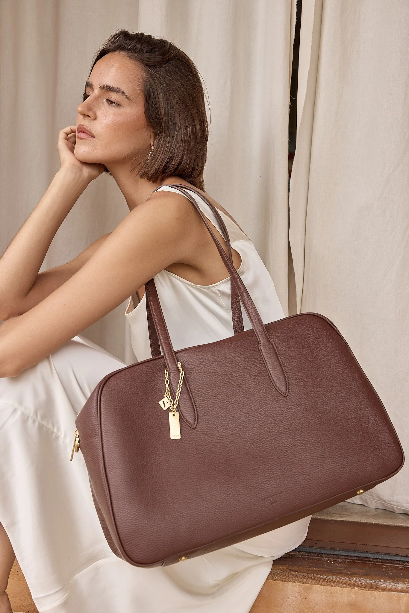 Vera Mahogany Large Bowler Bag - Image 3