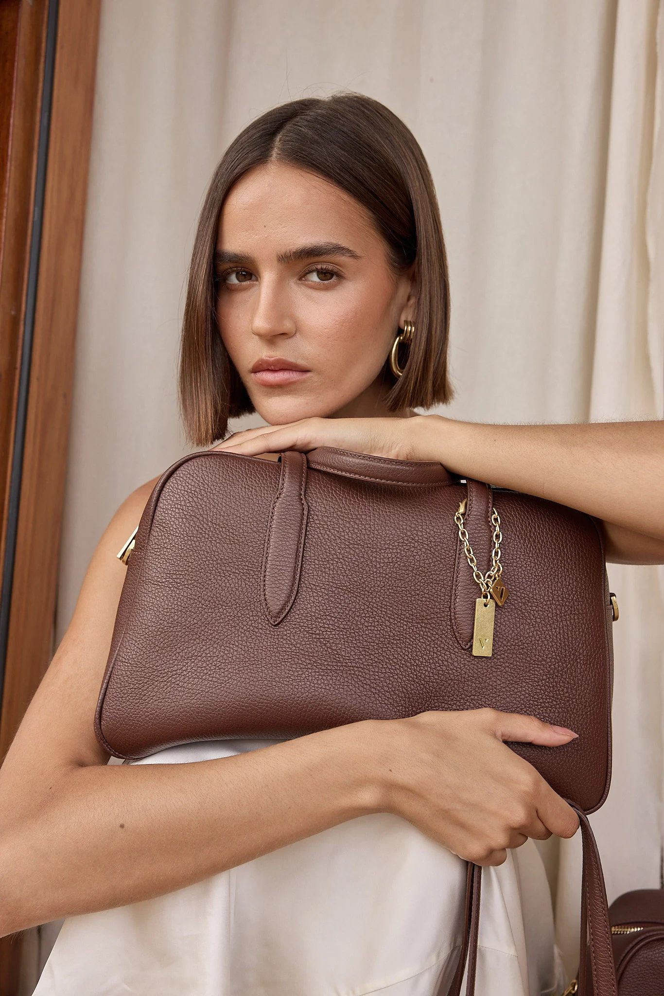 Vera Mahogany Medium Bowler Bag - Image 3